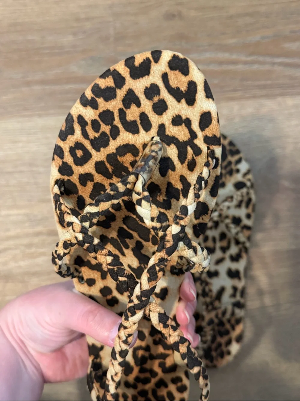Women’s Leopard Print Strappy Flat Sandals - Picture 8 of 9